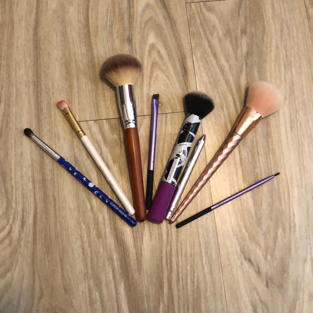 Makeup brushes